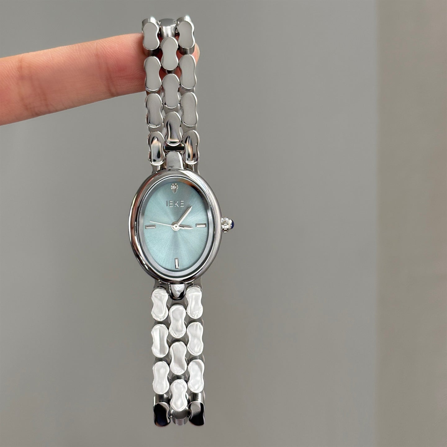 Oval Women’s Casual Watch – Elegant Everyday Wristwatch