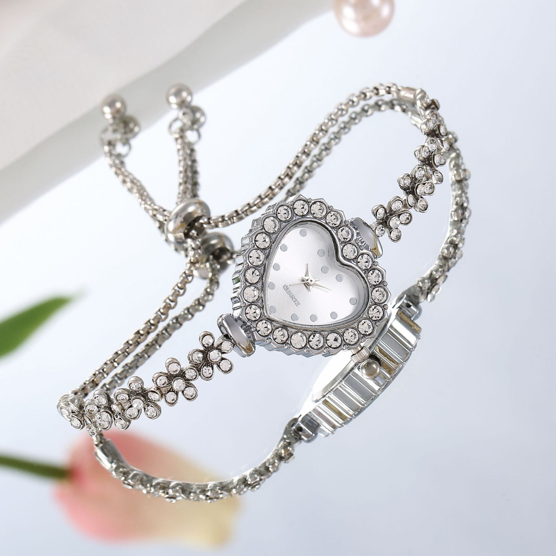 Diamond Flower Chain Watch – Elegant Women’s Quartz Wristwatch