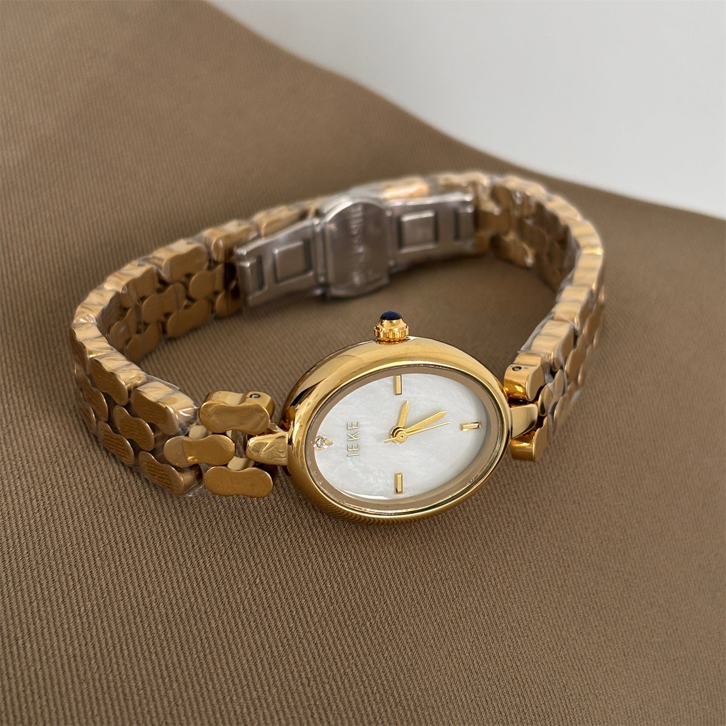 Oval Women’s Casual Watch – Elegant Everyday Wristwatch