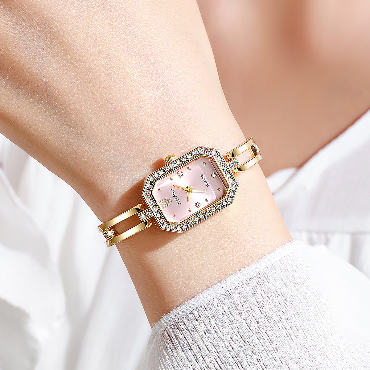Diamond Square Bracelet Watch – Elegant Women’s Wristwatch