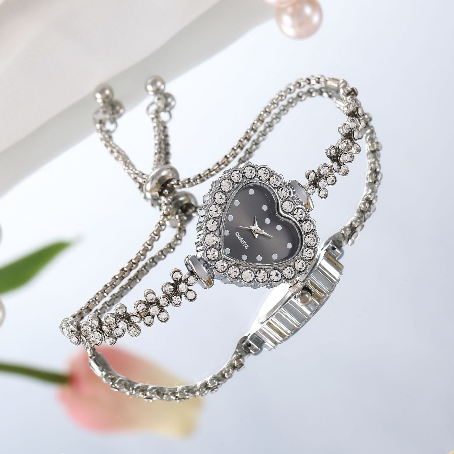 Diamond Flower Chain Watch – Elegant Women’s Quartz Wristwatch