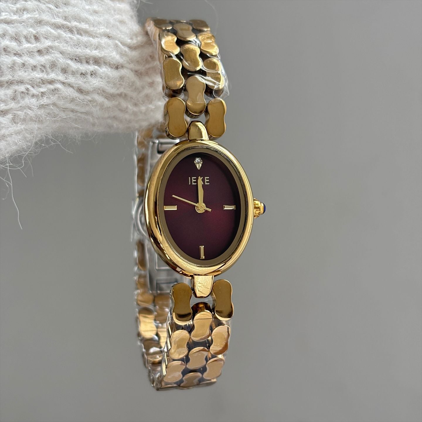 Oval Women’s Casual Watch – Elegant Everyday Wristwatch