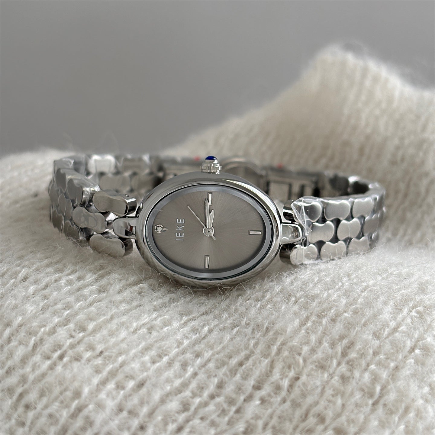 Oval Women’s Casual Watch – Elegant Everyday Wristwatch