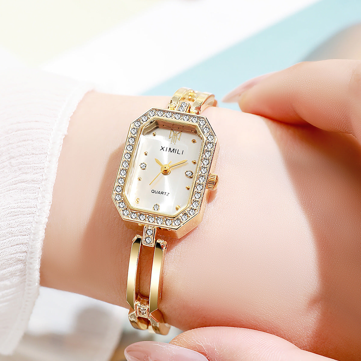 Diamond Square Bracelet Watch – Elegant Women’s Wristwatch