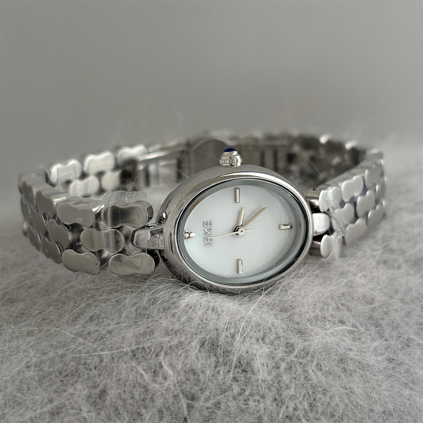 Oval Women’s Casual Watch – Elegant Everyday Wristwatch